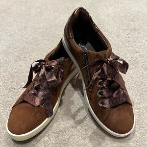 Softwaves Sneakers in Beautiful Cognac NEW 6.5